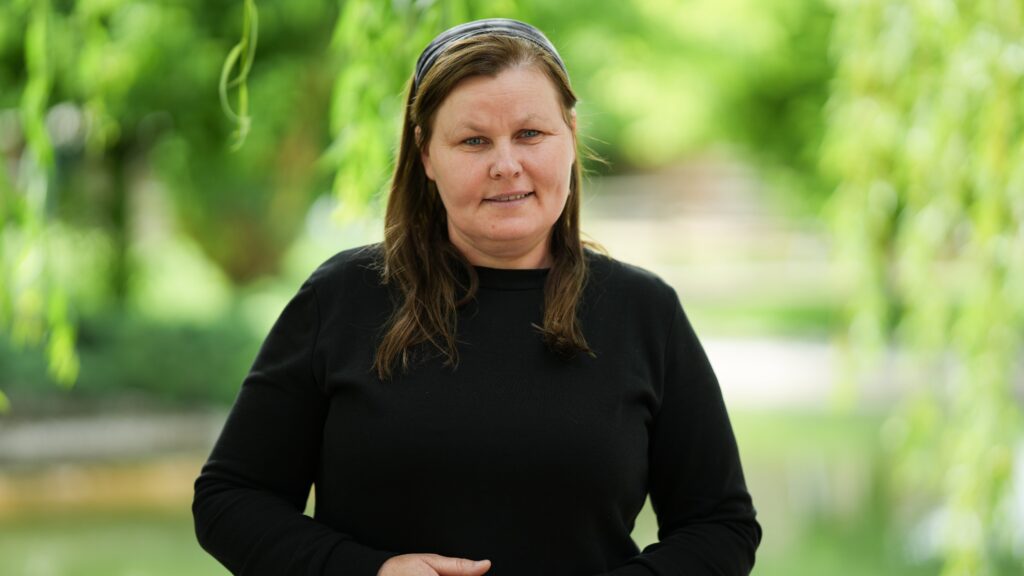 Susține pe Lilia Petrov